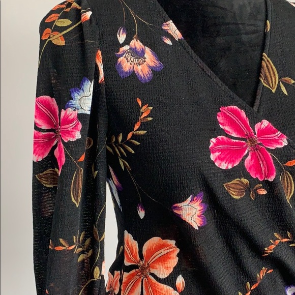 Cute floral Express Top - Picture 3 of 7